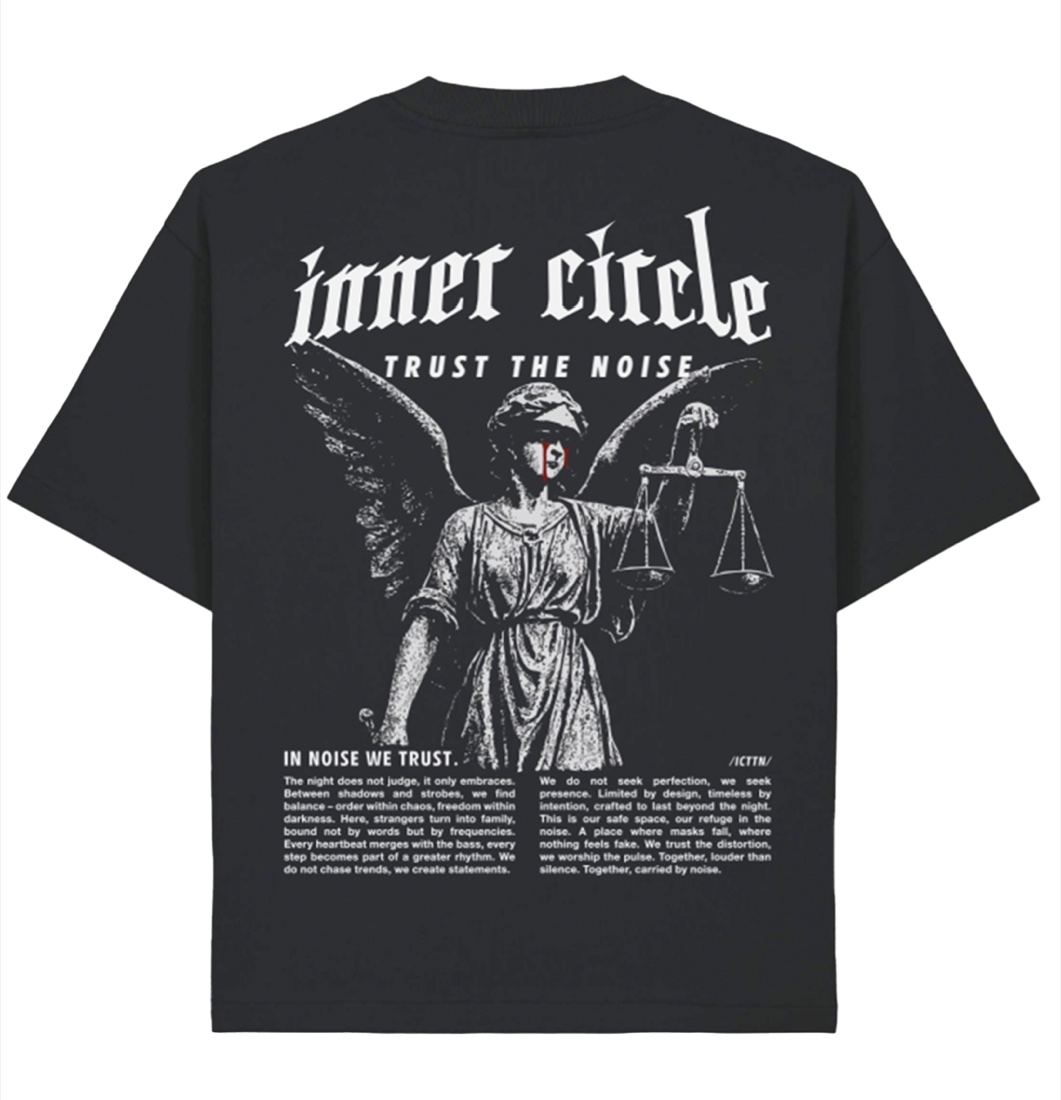 Justizia Back-Ansicht: Justitia-DTG-Druck mit Manifest-Text und roter Träne
